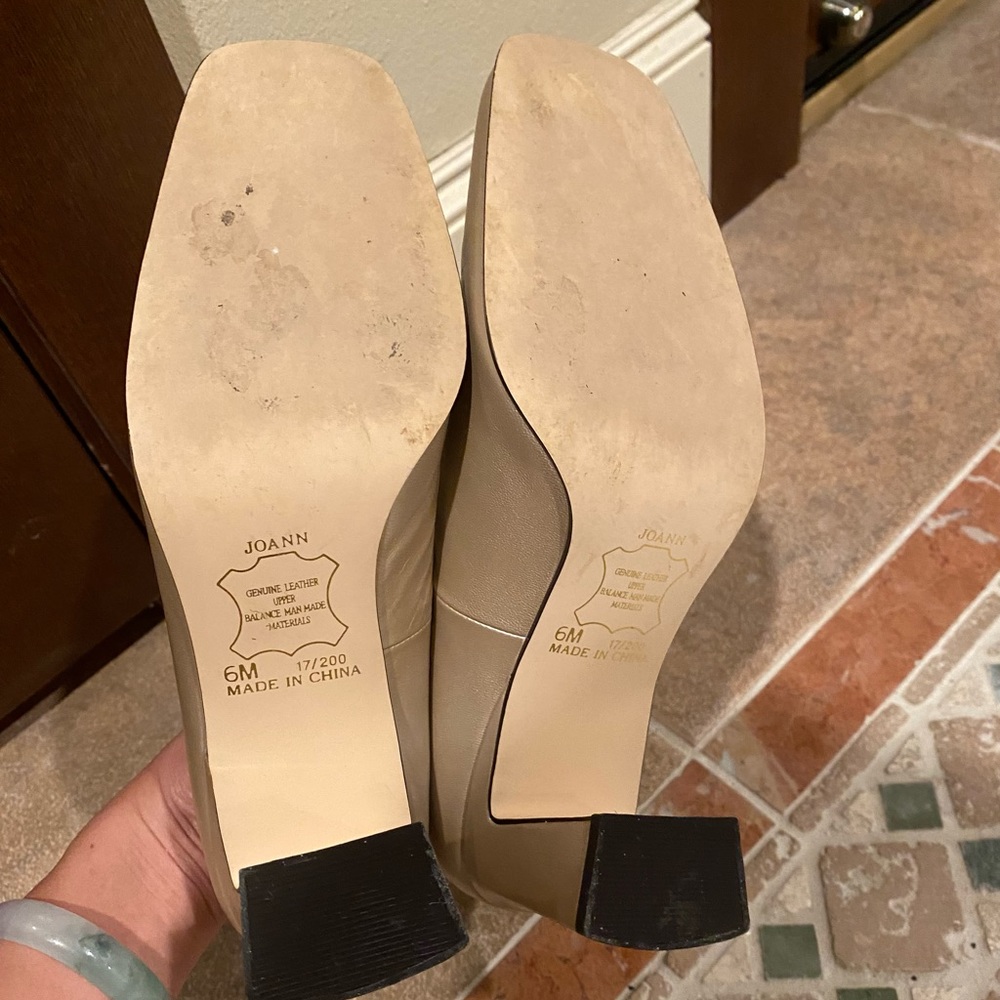 Champagne Pumps - Size 6 - Picture 5 of 9